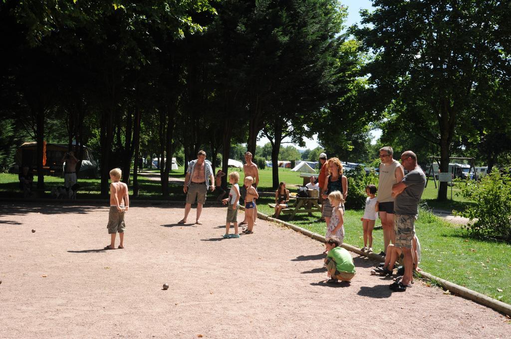 Camping Des 2 Rives- Mobilhomes Etang-sur-Arroux Buitenkant foto