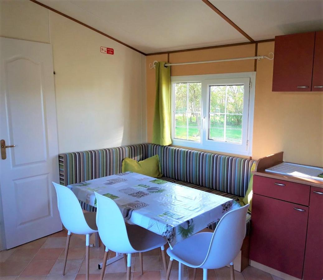 Camping Des 2 Rives- Mobilhomes Etang-sur-Arroux Buitenkant foto